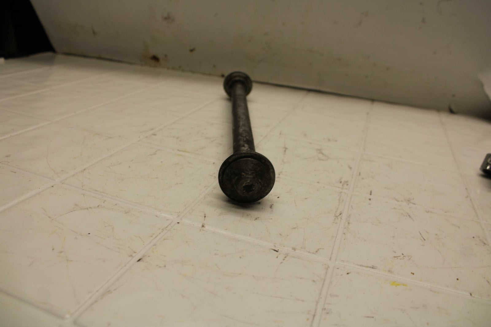 91-96 YAMAHA FJ1200A ABS REAR AXLE BACK WHEEL RIM PIVOT BOLT AXEL BB07