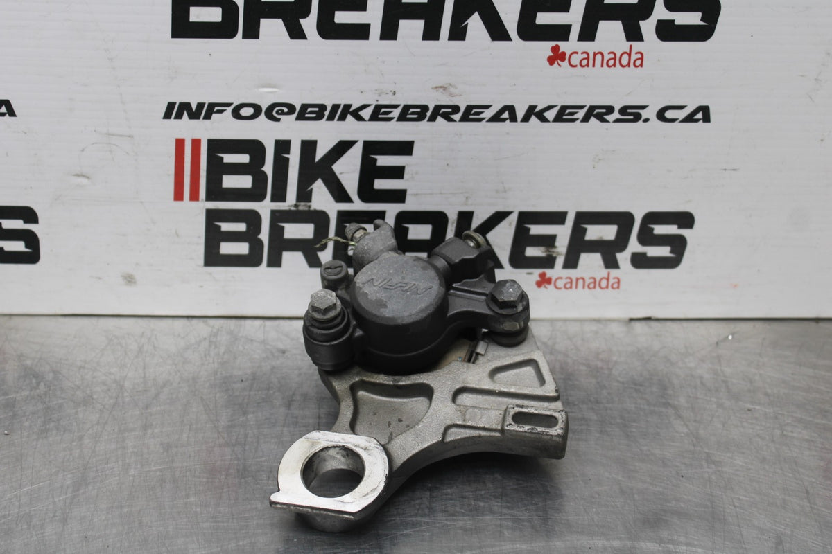 05 YAMAHA YZF R6 REAR BACK BRAKE CALIPER W MOUNT BRACKET BB814