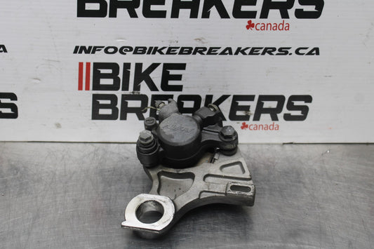 05 YAMAHA YZF R6 REAR BACK BRAKE CALIPER W MOUNT BRACKET BB814