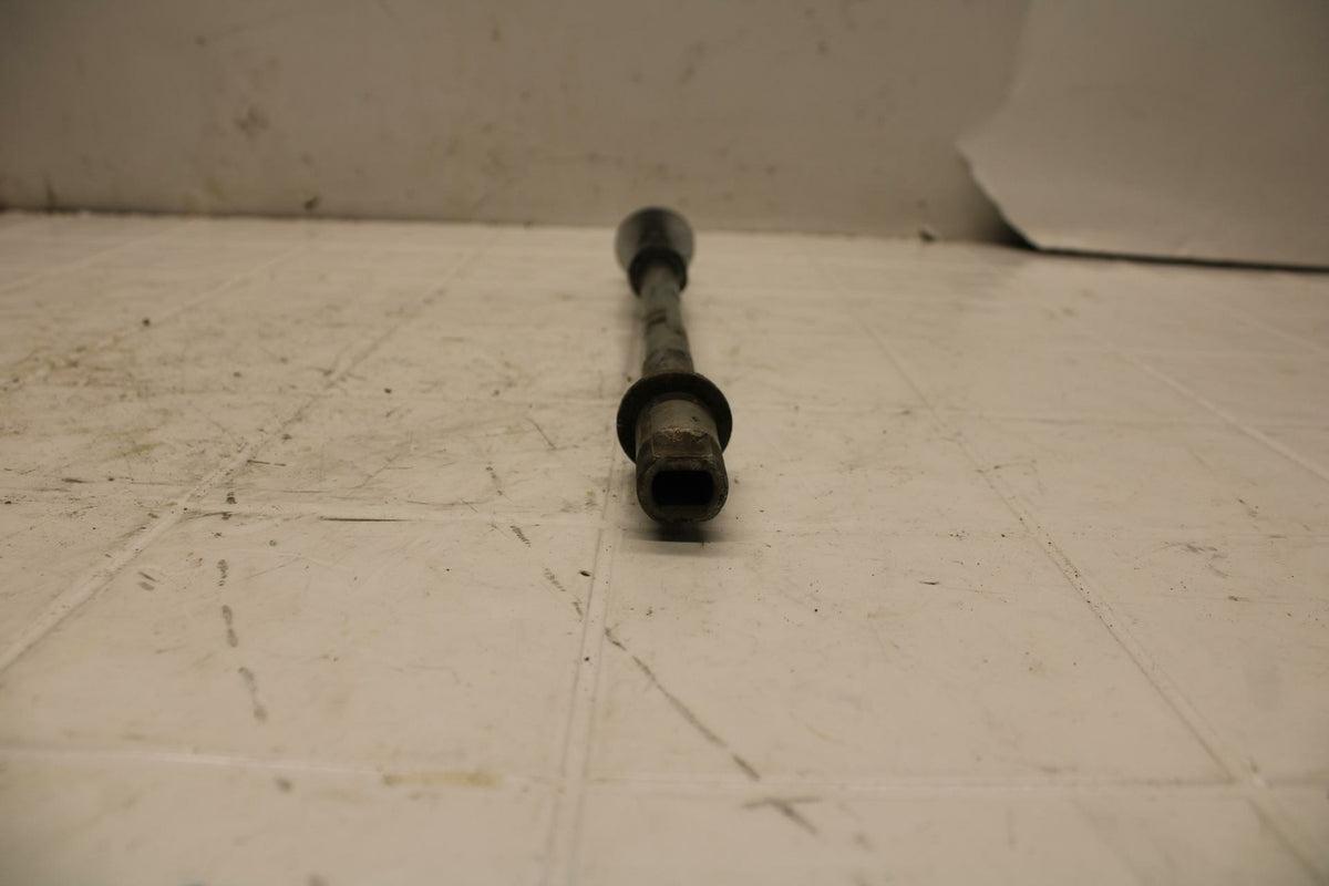07-08 YAMAHA V STAR 1100 REAR AXLE BACK WHEEL RIM PIVOT BOLT AXEL BB404