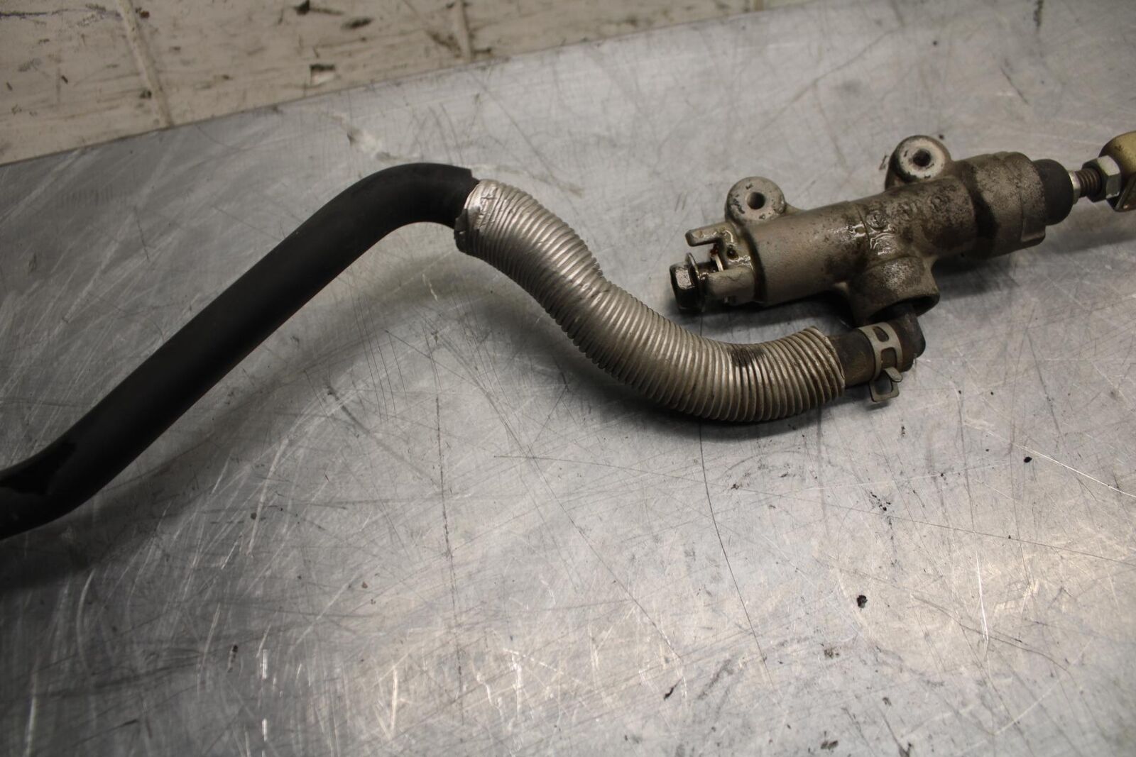 06-09 SUZUKI M109R BOULAVARD REAR BACK BRAKE MASTER CYLINDER W RESERVOIR BB501