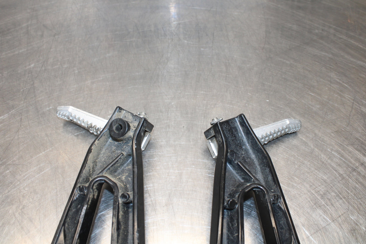 10-11 BMW S1000RR REAR BACK PASSENGER PEG SET PAIR BB168