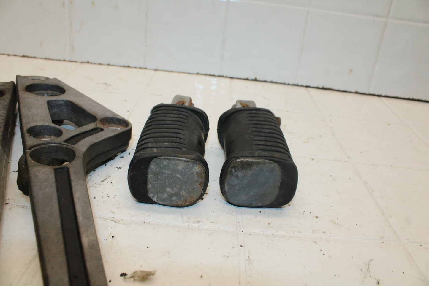 80-83 YAMAHA MAXIM 650 XJ650 FOOT PEG SUPPORTS BB403