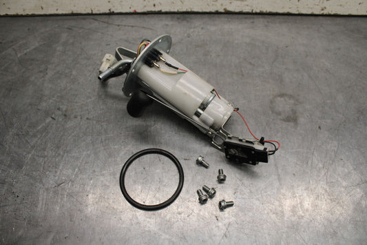 11-24 SUZUKI GSXR750 FUEL PUMP GAS PETROL SENDER UNIT 15100-14J01 BB714