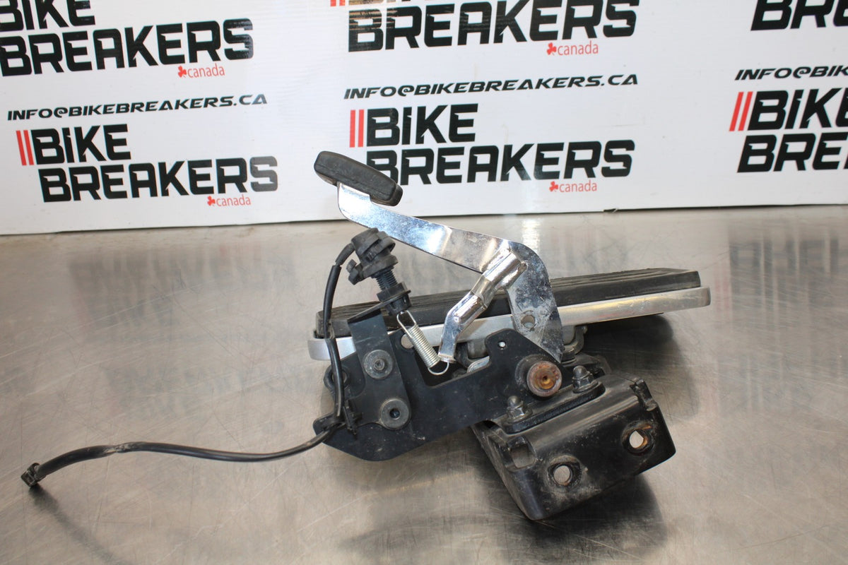 09 YAMAHA V STAR 950 RIGHT FRONT FOOT REST PEG STEP BB172