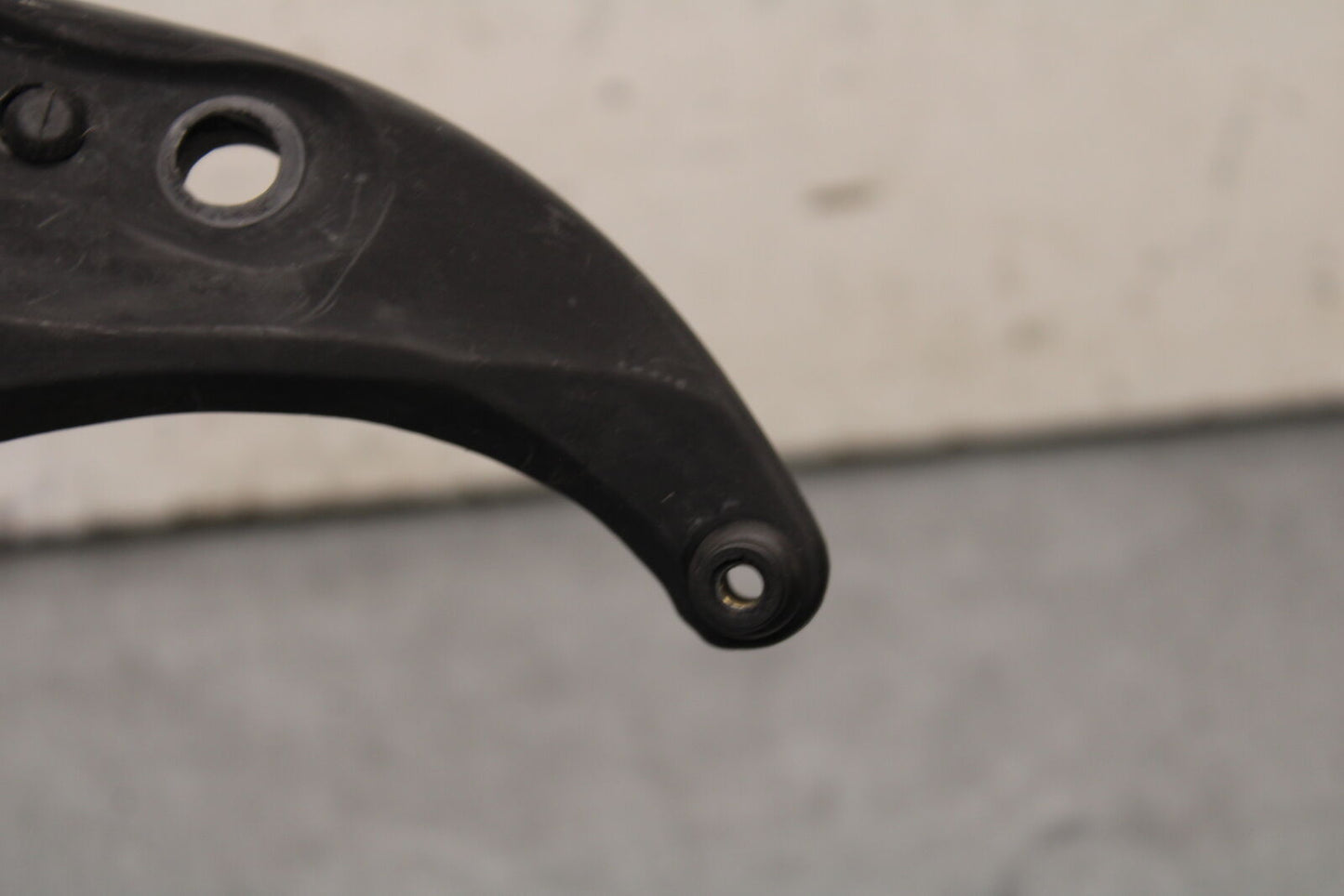 05-06 SUZUKI GSXR1000 UPPER FAIRING MIRROR GAUGES STAY BRACKET 94511-41G00 BB663