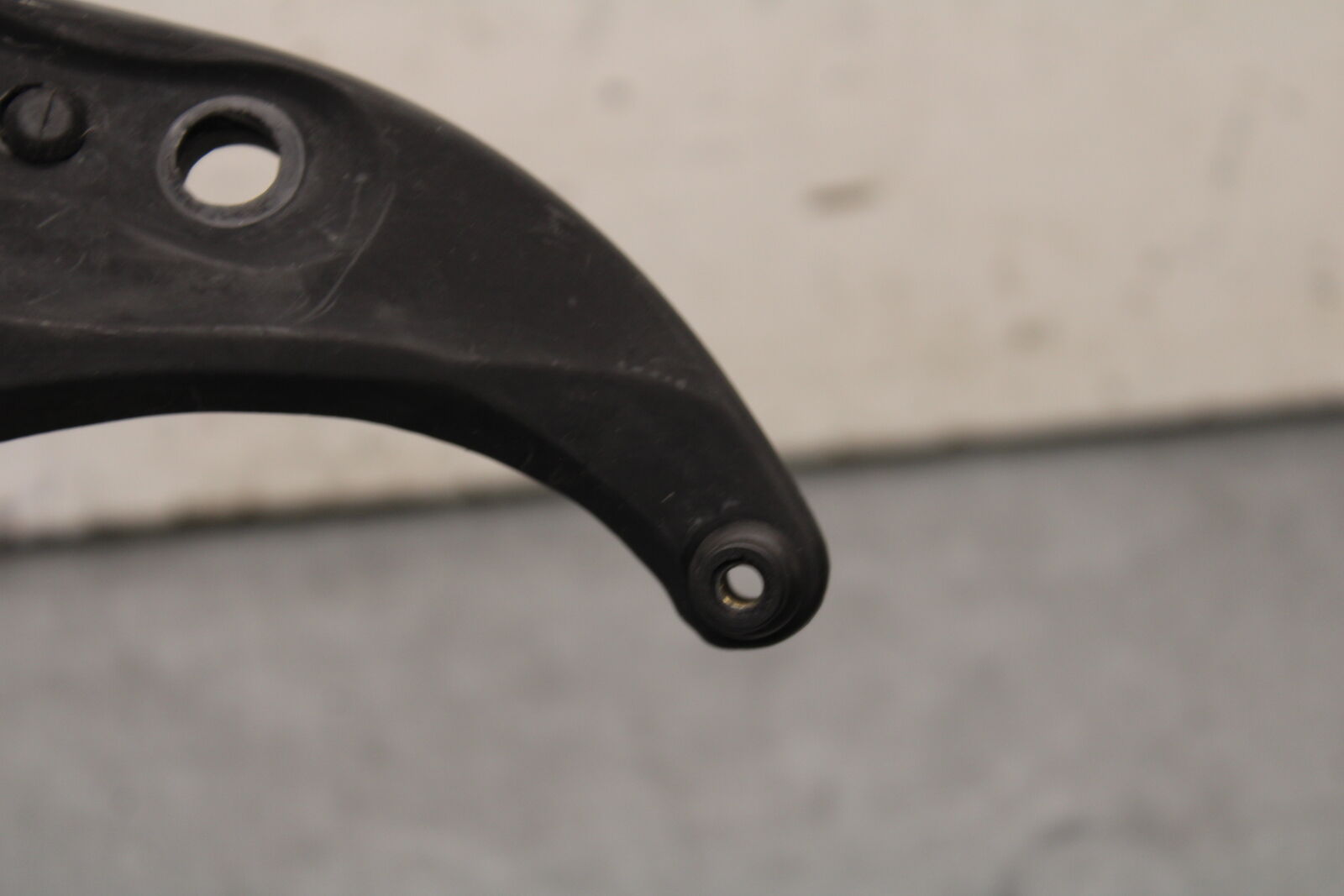 05-06 SUZUKI GSXR1000 UPPER FAIRING MIRROR GAUGES STAY BRACKET 94511-41G00 BB663