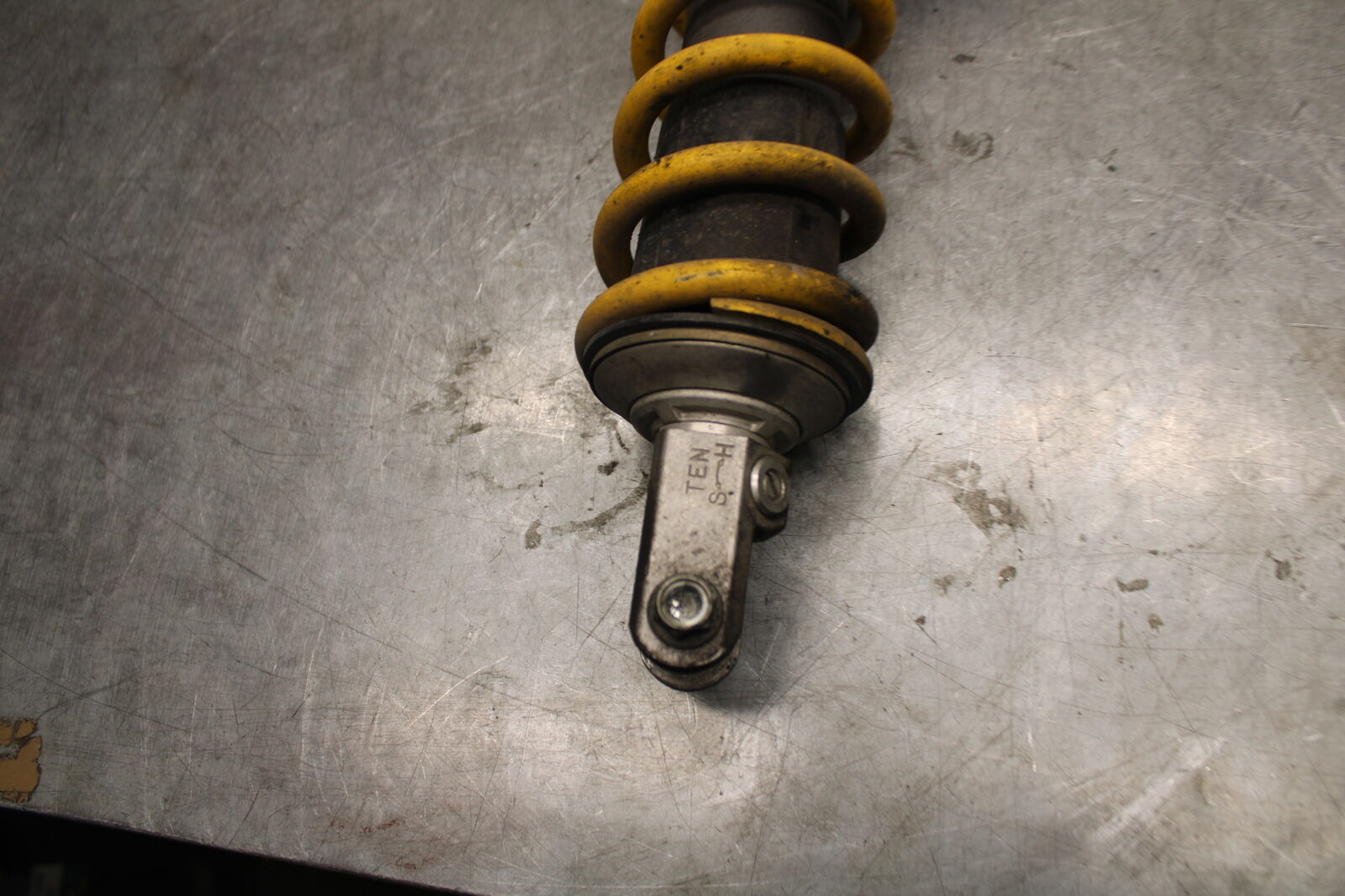 05-06 SUZUKI GSXR1000 REAR BACK SHOCK ABSORBER SUSPENSION 62100-41G00-163 BB677