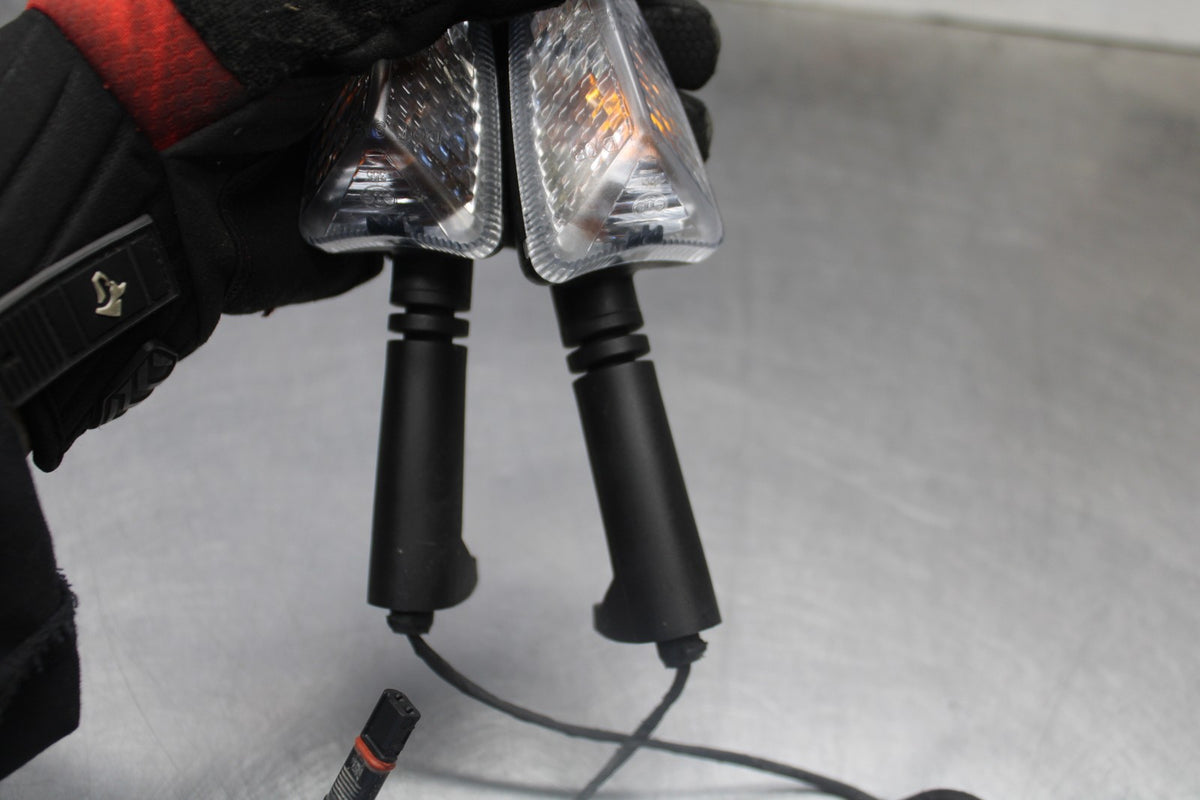 19 BMW F750GS FRONT LEFT RIGHT TURN SIGNALS LIGHT INDICATORS BB938