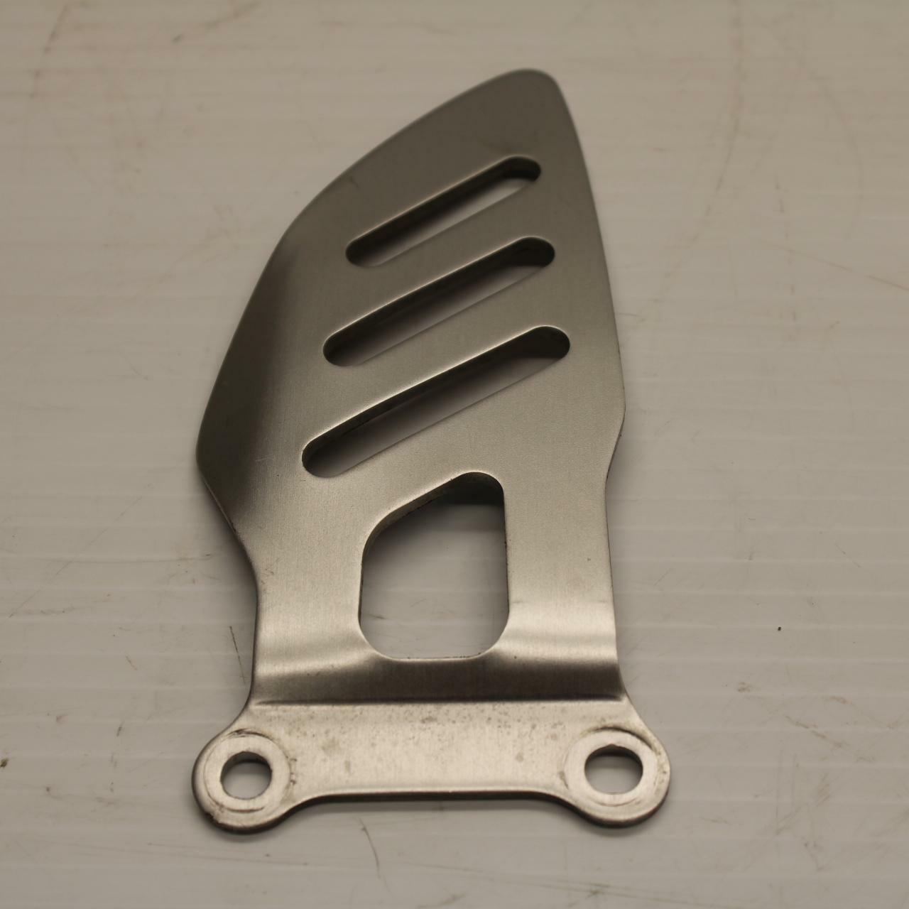 06-07 SUZUKI GSXR600 RIGHT REARSET REAR SET HEEL GUARD COVER  BB243