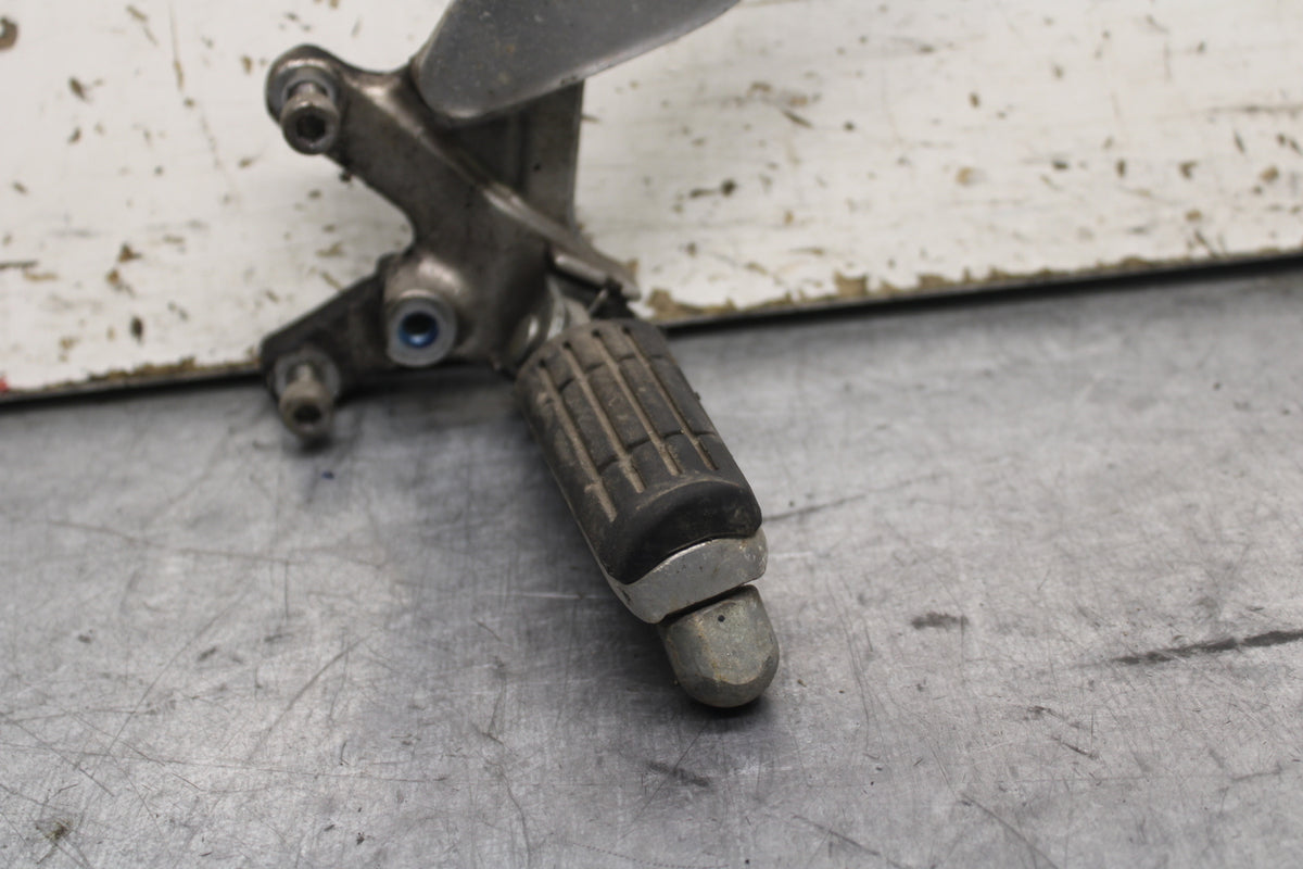 96-07 YAMAHA YZF600R LEFT REARSET REAR SET DRIVER FOOT PEG REST STOP  BB746
