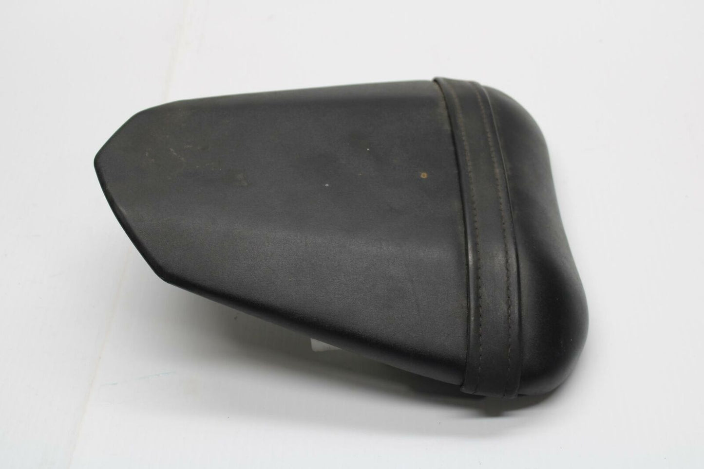 08-16 YAMAHA YZF R6 REAR BACK PASSENGER TANDEM SEAT PAD SADDLE PILLION BB247