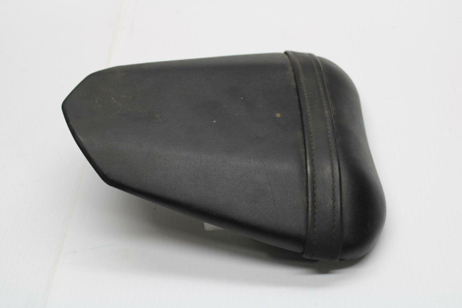 08-16 YAMAHA YZF R6 REAR BACK PASSENGER TANDEM SEAT PAD SADDLE PILLION BB247