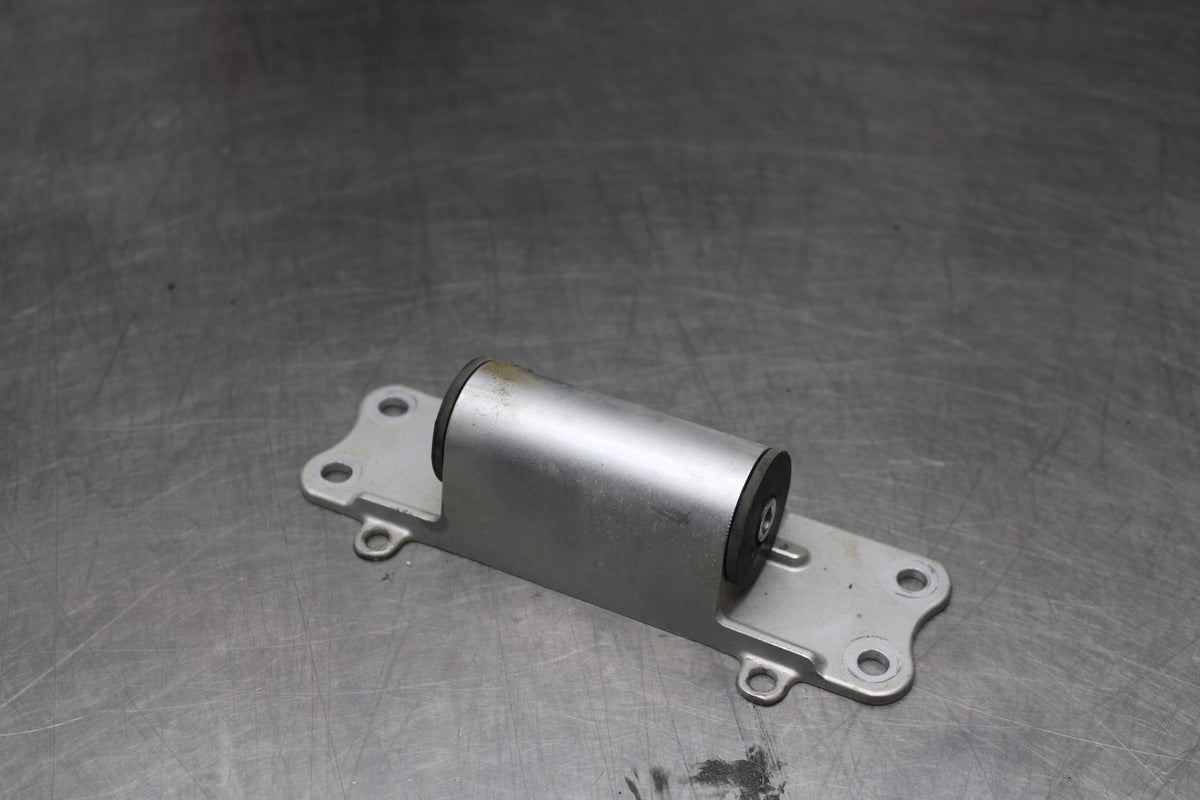 13 YAMAHA YZF R1 GAS TANK FUEL CELL PETROL RESERVOIR BRACKET MOUNT BB781