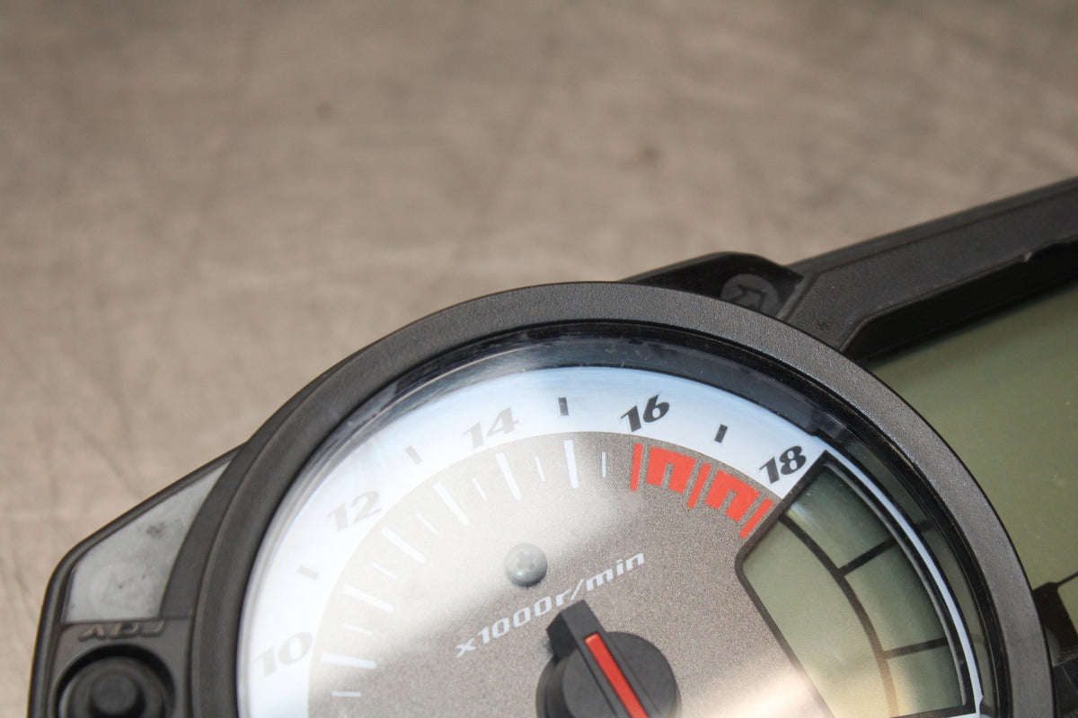 08-10 SUZUKI GSXR 600 SPEEDO GAUGES DISPLAY CLUSTER SPEEDOMETER TACHOMETER BB765