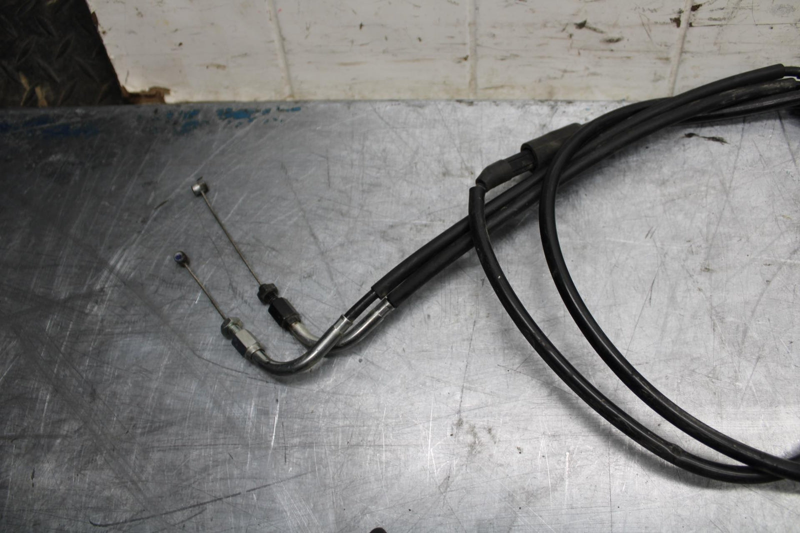 17-19 YAMAHA FZ09 THROTTLE CABLE LINE HOUSING GUIDE BB480
