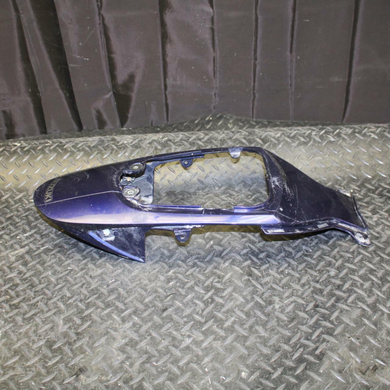 06-07 SUZUKI GSXR750 CENTER REAR BACK TAIL FAIRING COVER TRIM COWL BB188