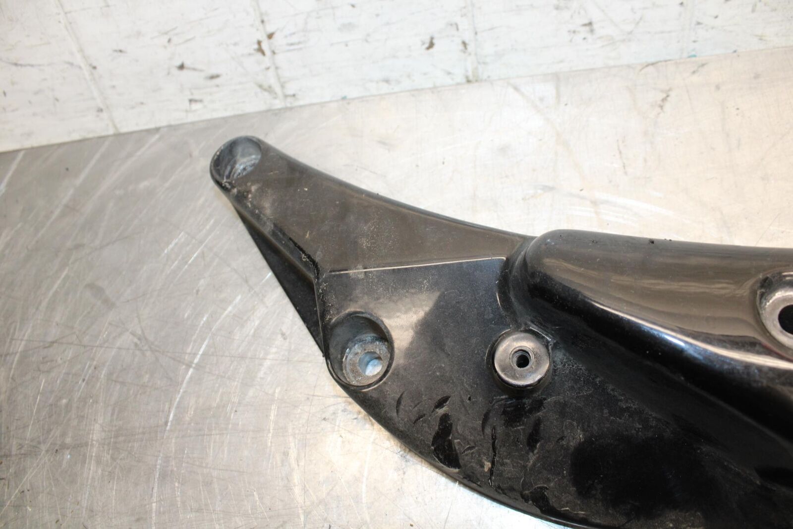 06-09 SUZUKI M109R BOULEVARD REAR BACK FENDER SUPPORT FRAME SUBFRAME BB501