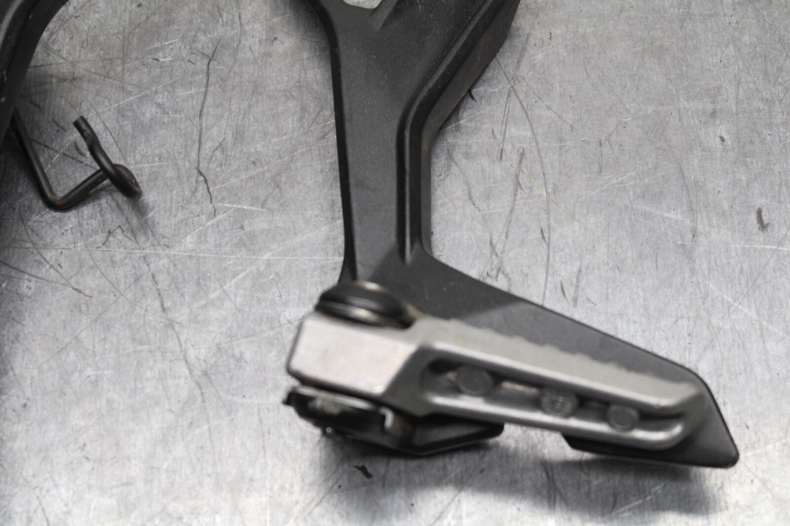 19-22 KAWASAKI Z400 REAR BACK PASSENGER PEG SET PAIR BB738