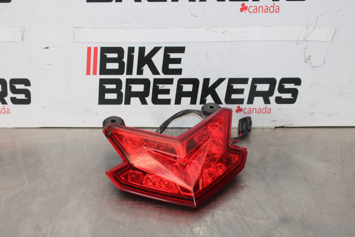 13-18 KAWASAKI NINJA ZX6R REAR TAIL TAILLIGHT BACK BRAKE LIGHT BB908
