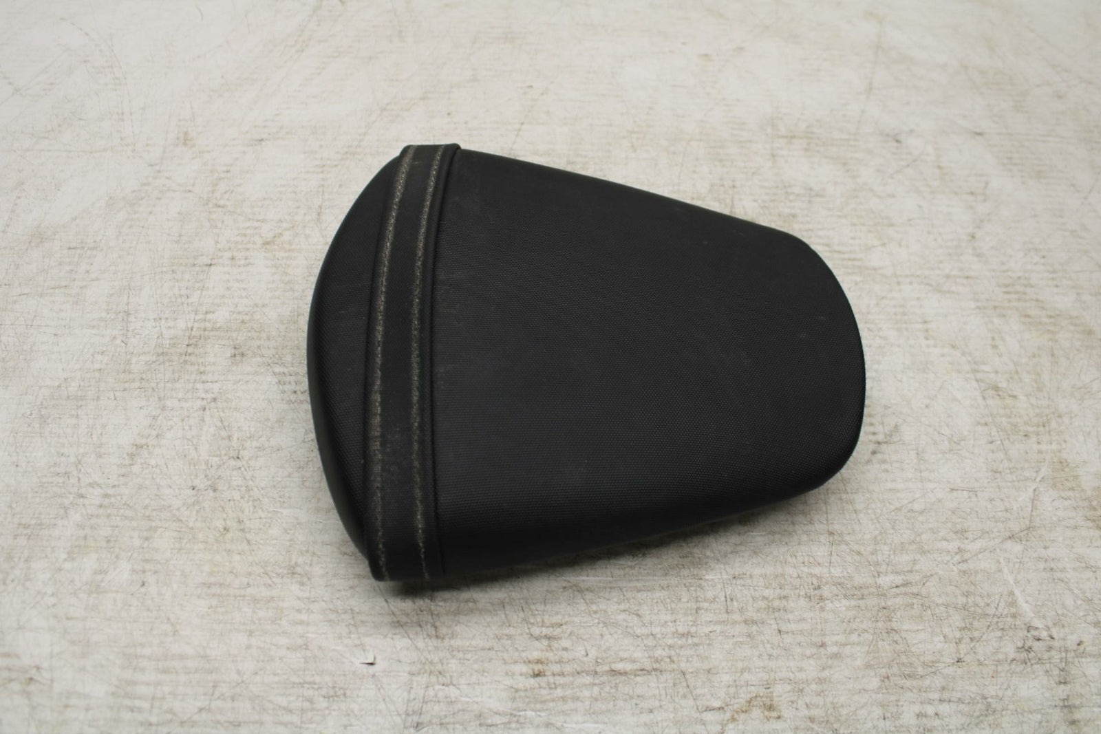 11-19 SUZUKI GSXR600 REAR BACK PASSENGER TANDEM SEAT PAD SADDLE PILLION BB371