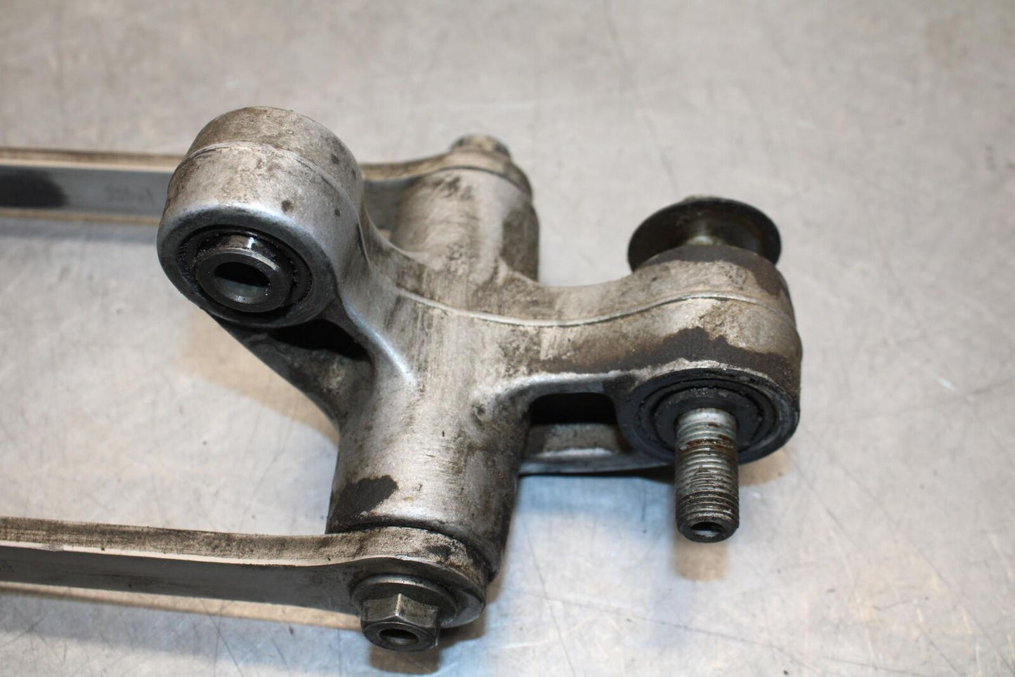 2001 Suzuki GSXR600 REAR DOGBONE SHOCK LINKAGE LINK 62600-35870 BB59