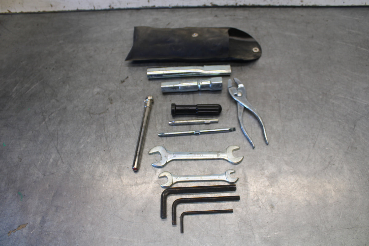 05-06 YAMAHA ROYAL STAR STOCK TOOLS OEM TOOL BAG KIT SET BB697