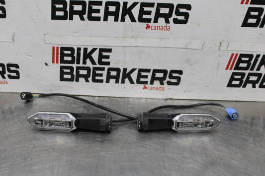 24-25 KAWASAKI NINJA ZX6R REAR LEFT RIGHT TURN SIGNALS LIGHT INDICATORS BB939