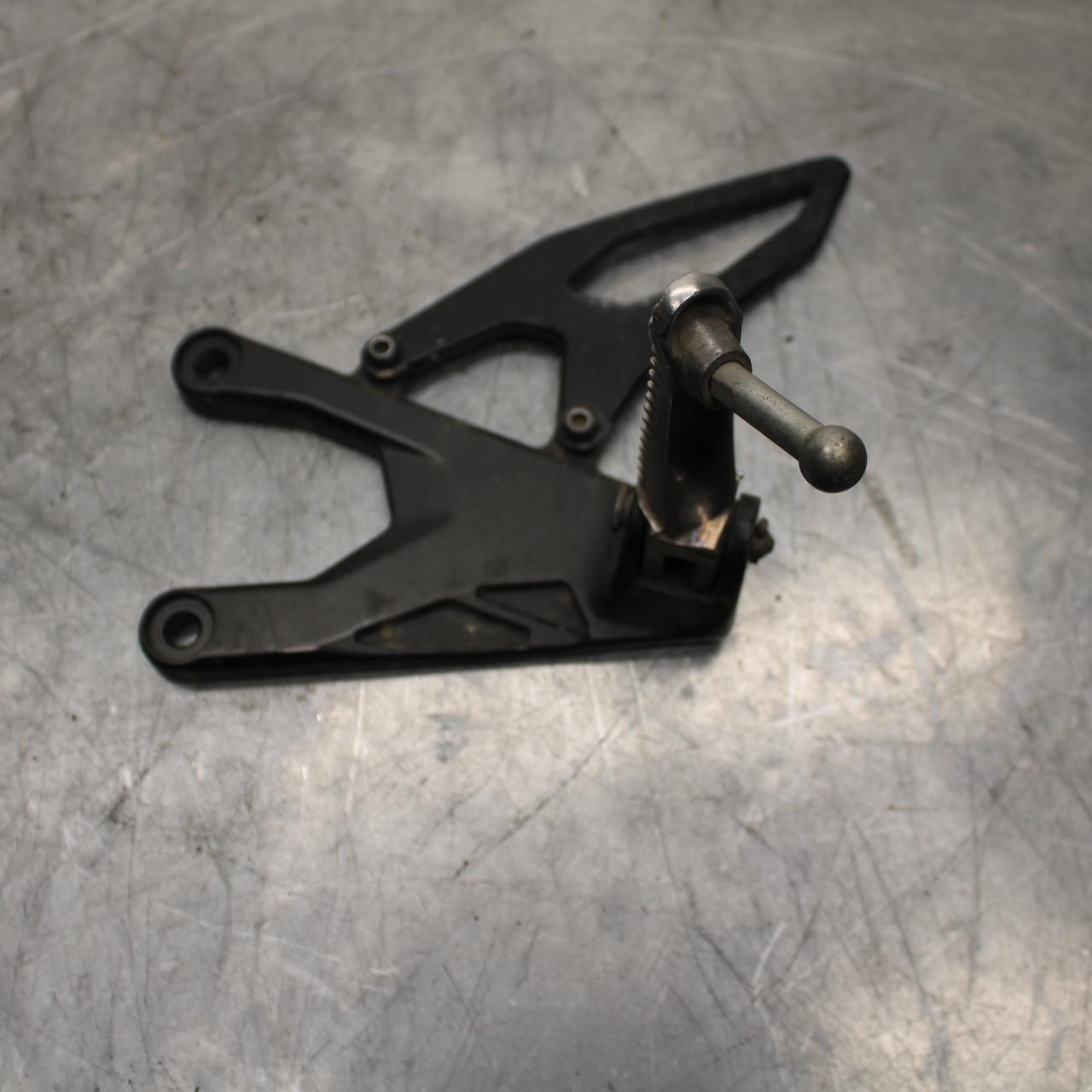 18 YAMAHA YZF R1  LEFT REARSET REAR SET DRIVER FOOT PEG REST STOP BB473