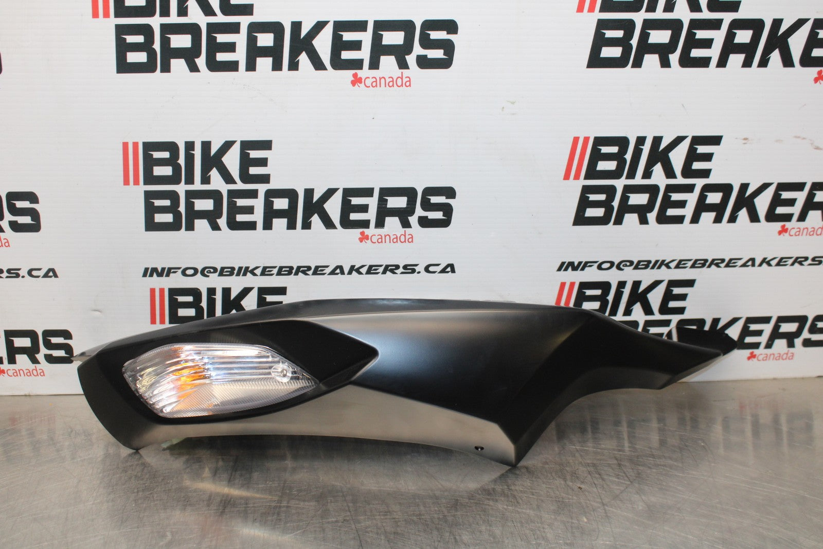 23-24 KAWASAKI NINJA ZX14R NEW!! RIGHT REAR BACK TAIL FAIRING COWL & LIGHT BB764