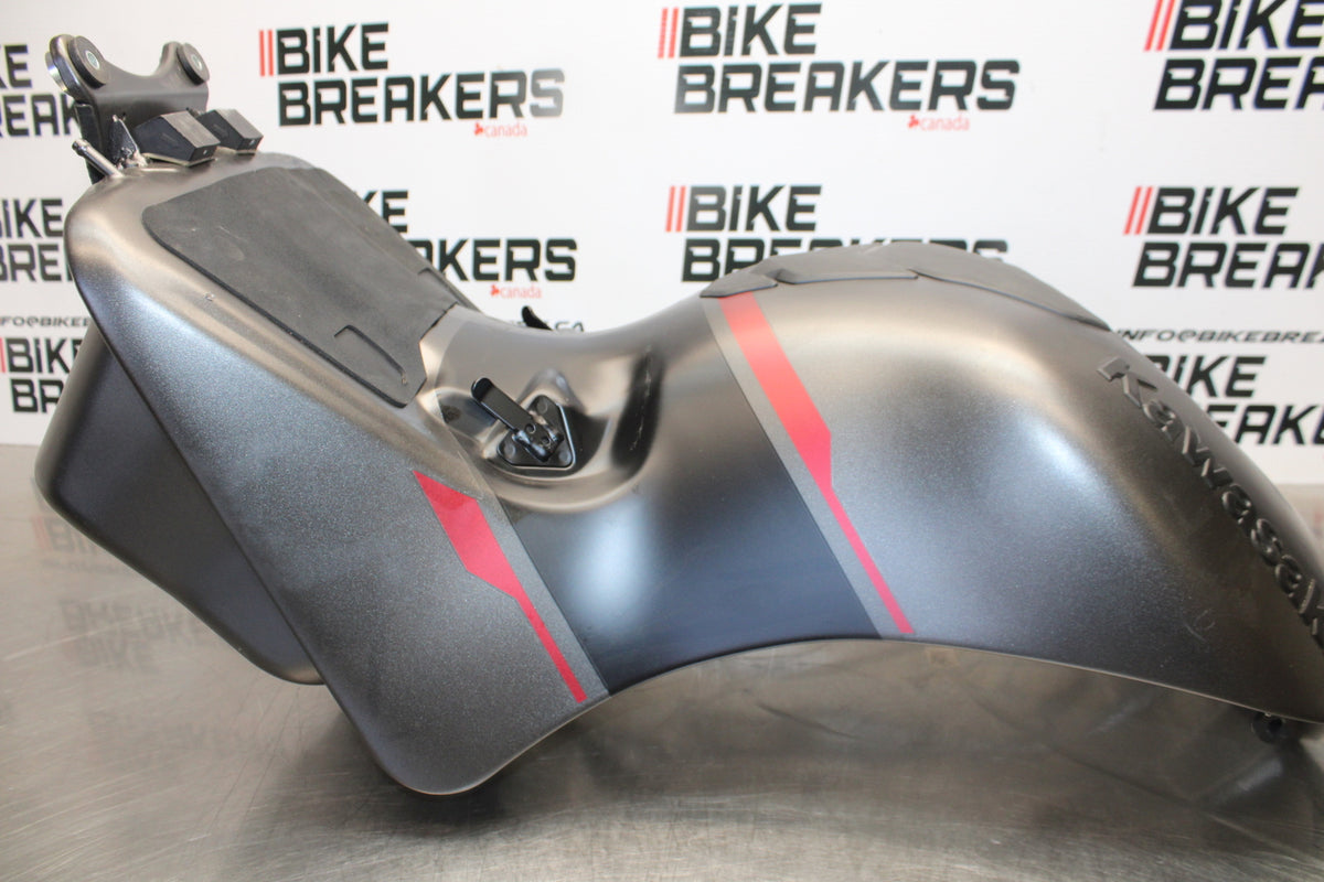 23-24 KAWASAKI NINJA ZX14R GAS TANK FUEL CELL PETROL RESERVOIR BB169