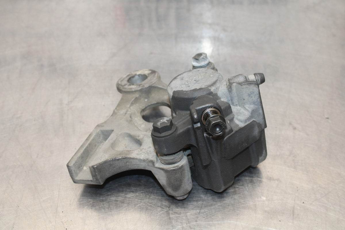 01-06 HONDA CBR600F4I REAR BACK BRAKE CALIPER W MOUNT BRACKET BB185