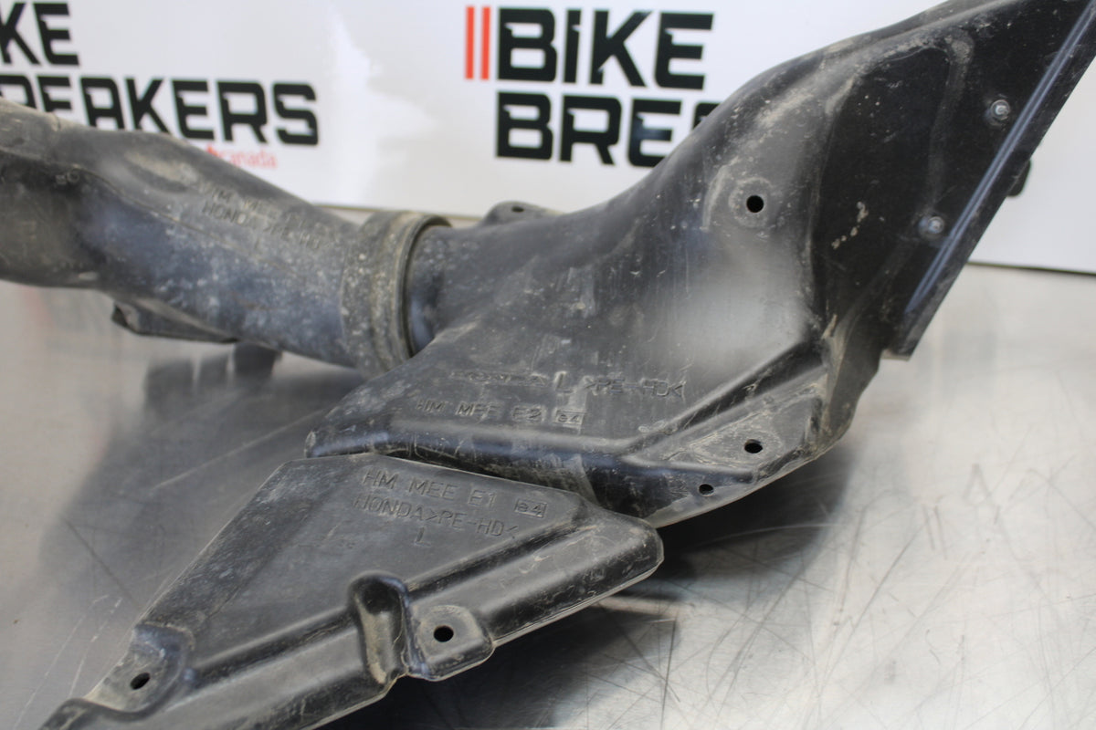 05-06 HONDA CBR600RR RIGHT LEFT AIR INTAKE DUCTS BB149