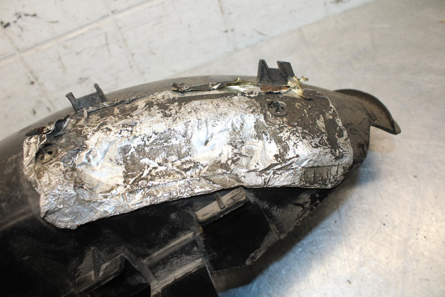 85-88 HONDA NS400R NC19 NSR400 NS400RG INNER REAR BACK FENDER MUD GUARD BB32