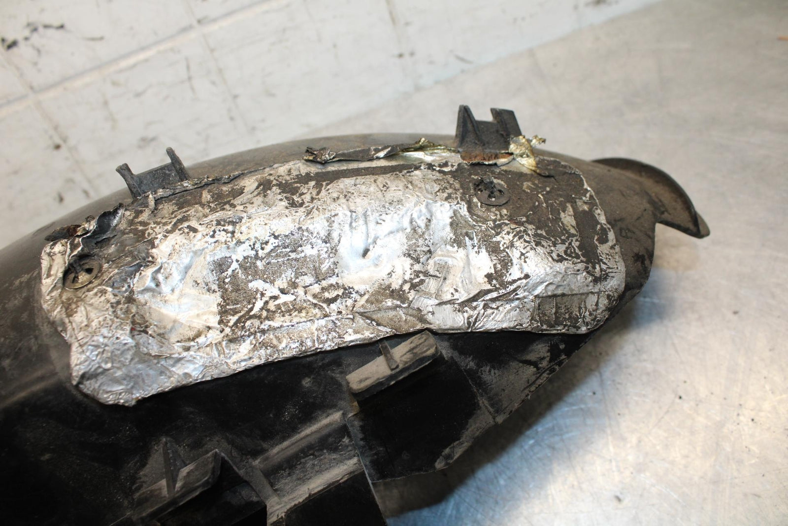 85-88 HONDA NS400R NC19 NSR400 NS400RG INNER REAR BACK FENDER MUD GUARD BB32
