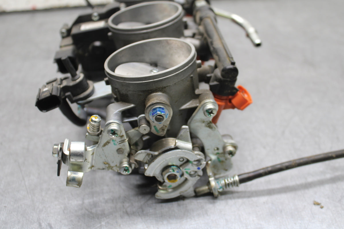 24-25 KAWASAKI NINJA ZX6R MAIN FUEL INJECTORS / THROTTLE BODIES BB726