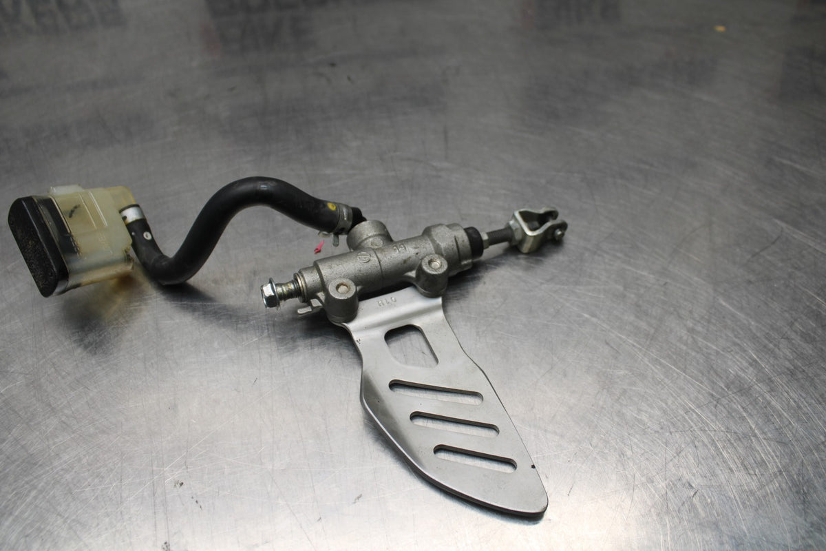 08-10 SUZUKI GSXR 600 REAR BACK BRAKE MASTER CYLINDER W RESERVOIR BB835