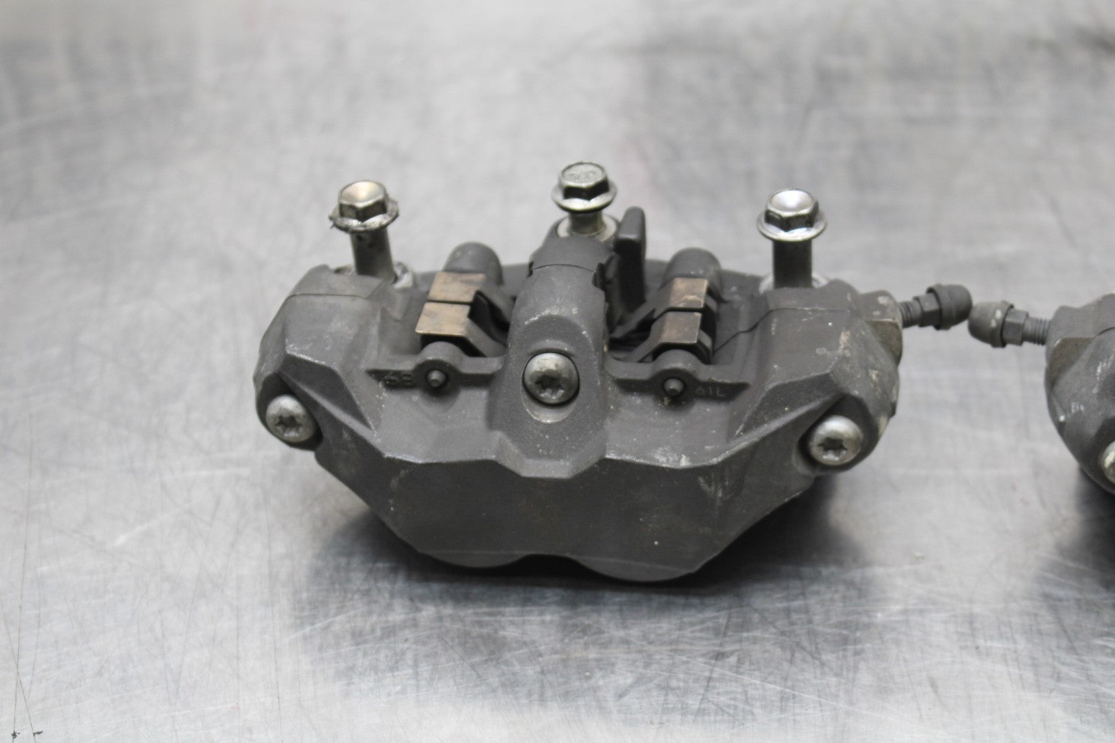 06-07 SUZUKI GSXR 600 RIGHT LEFT FRONT BRAKE CALIPER SET PAIR CALIPERS BB178