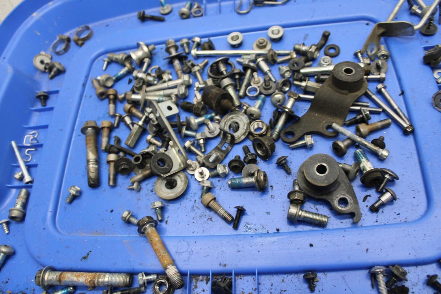 11-21 SUZUKI GSXR750 LEFTOVER MOUNTING BOLTS HARDWARE MOTOR SCREWS BB486