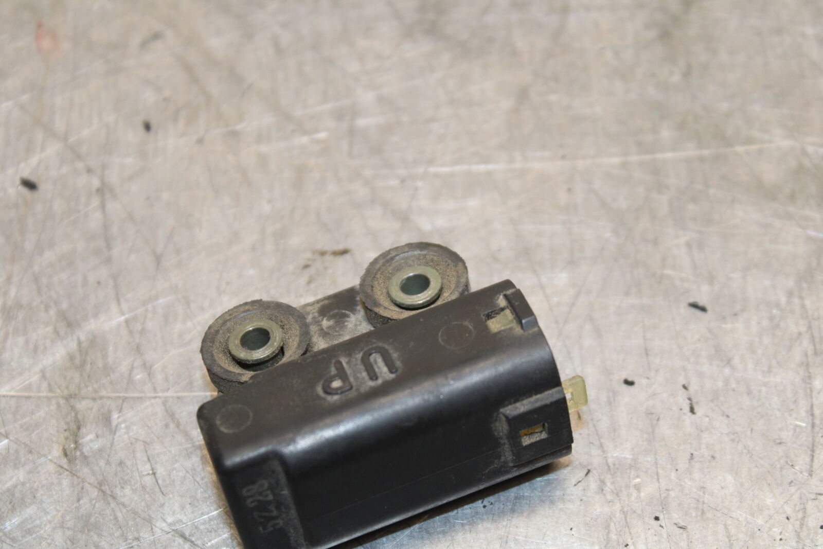 06 YAMAHA YZF R6 TIP OVER BANK ANGLE CRASH SENSOR SWITCH  5PS-82576-01-00 BB716