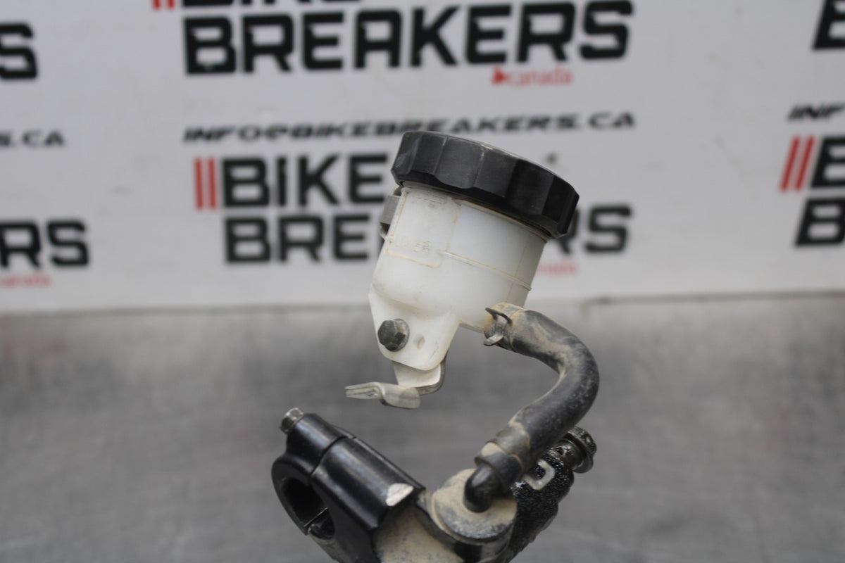 01-03 SUZUKI GSXR600 FRONT BRAKE MASTER CYLINDER w/ LEVER BB841