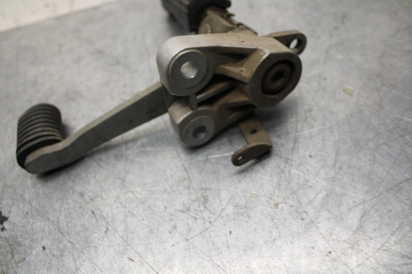 89-90 YAMAHA FZR600 RIGHT REARSET REAR SET DRIVER FOOT PEG PEDAL BB76