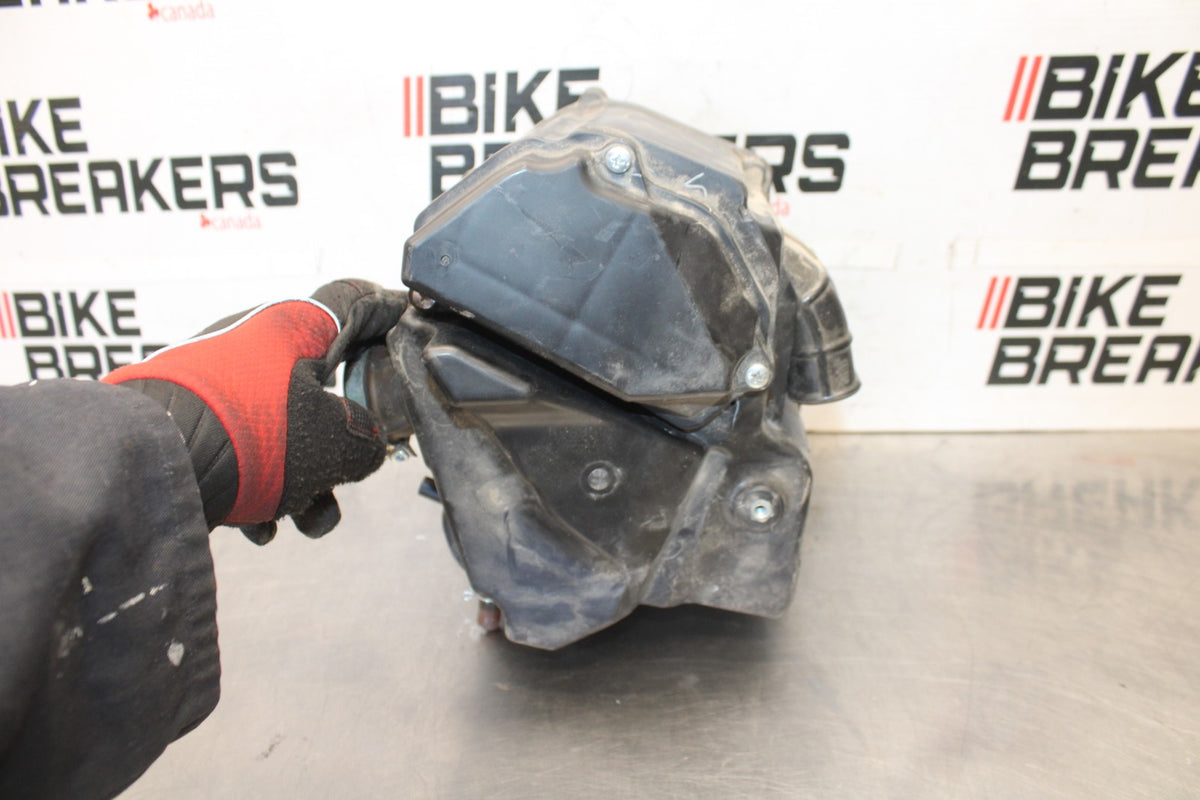 19-24 YAMAHA R3 AIRBOX AIR INTAKE FILTER BOX BB942