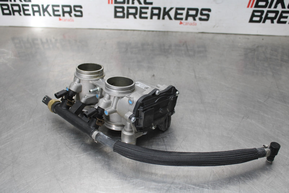 20-23 BMW F900R MAIN FUEL INJECTORS / THROTTLE BODIES BB923