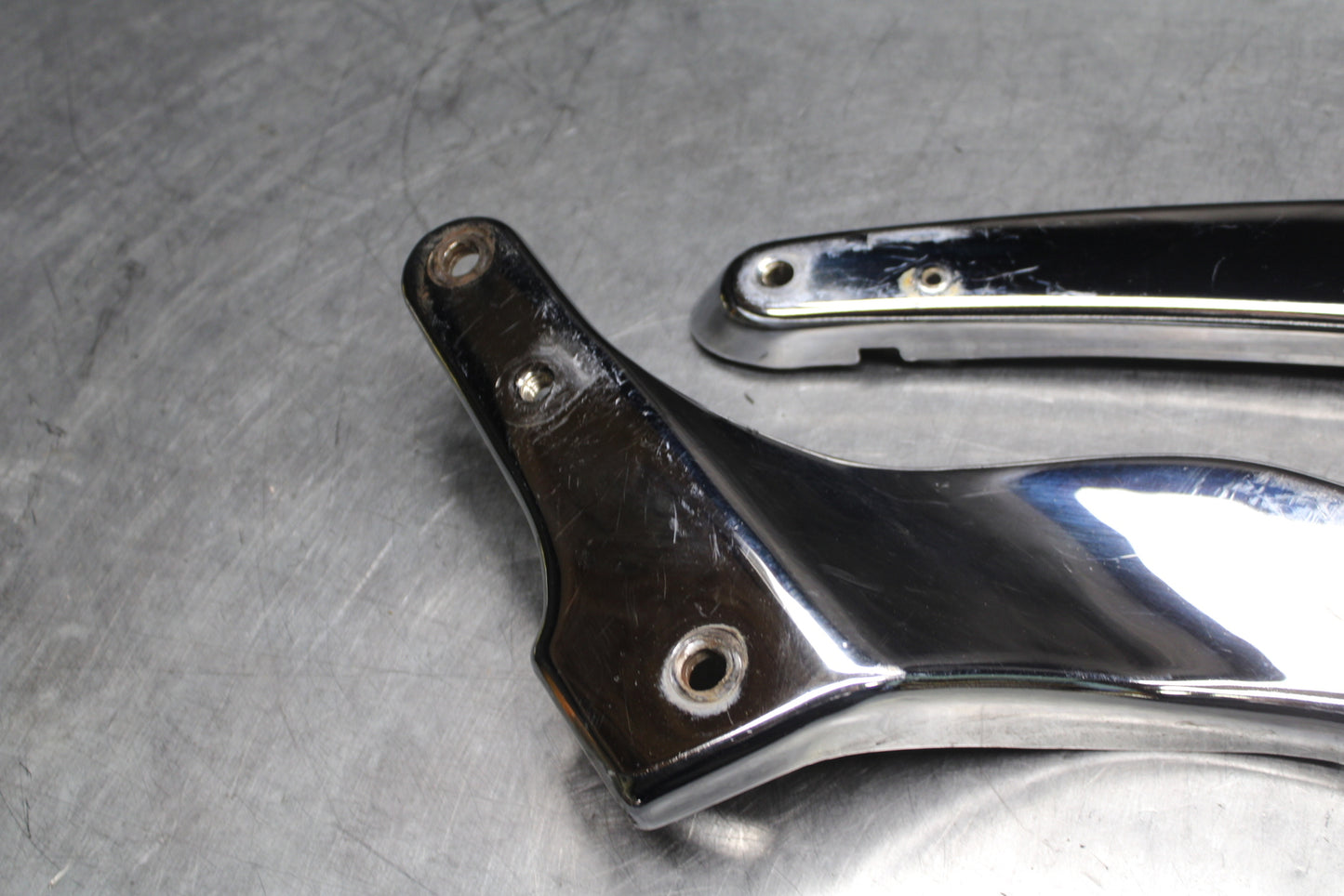 00 SUZUKI INTRUDER 1500 VL1500 REAR BACK FENDER SUPPORT FRAME SUBFRAME BB761