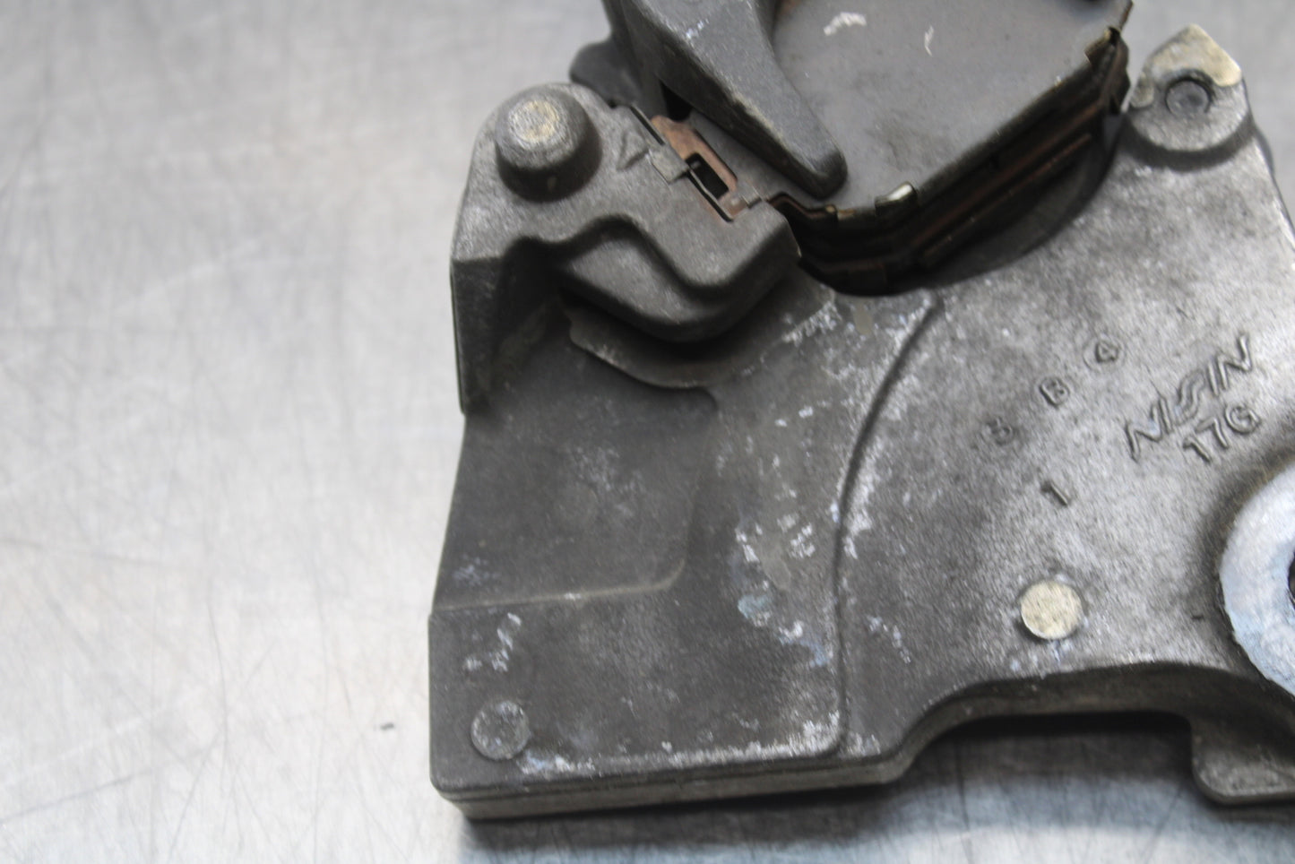 03 SUZUKI SV650S REAR BACK BRAKE CALIPER W MOUNT BRACKET BB167