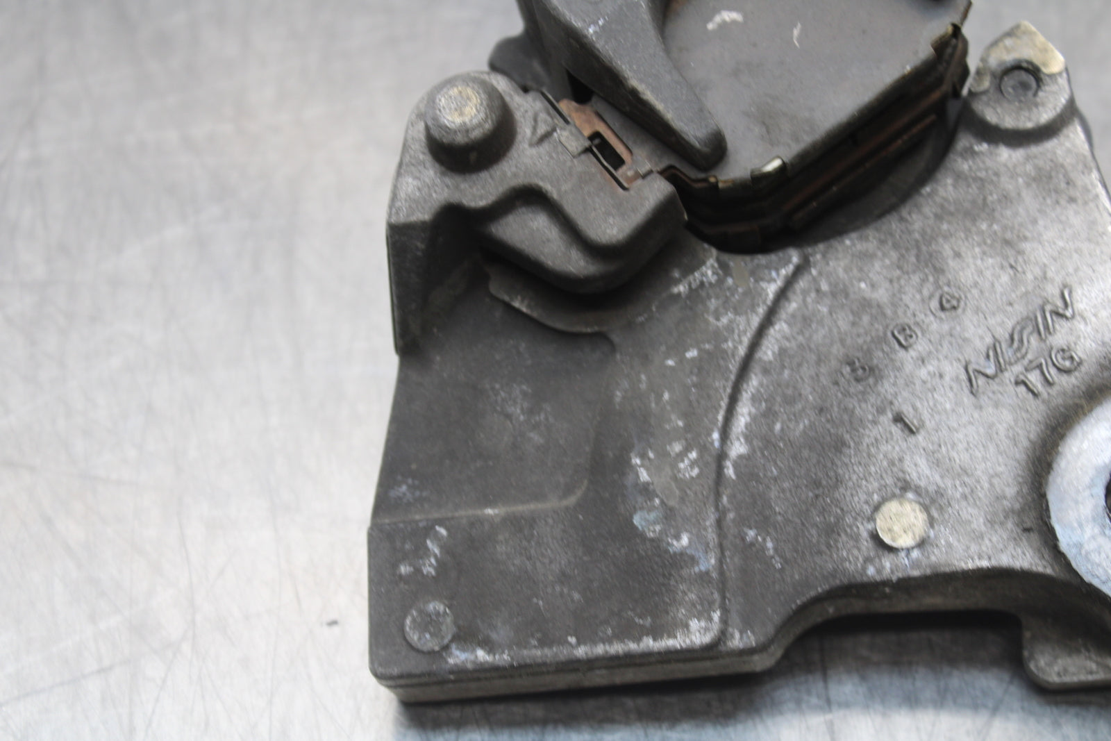03 SUZUKI SV650S REAR BACK BRAKE CALIPER W MOUNT BRACKET BB167