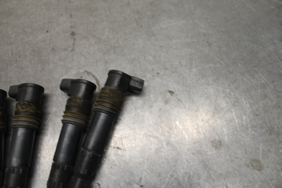 05-06 SUZUKI GSXR1000 IGNITION COILS COIL SPARK PLUG CAPS 33410-35F10 BB677