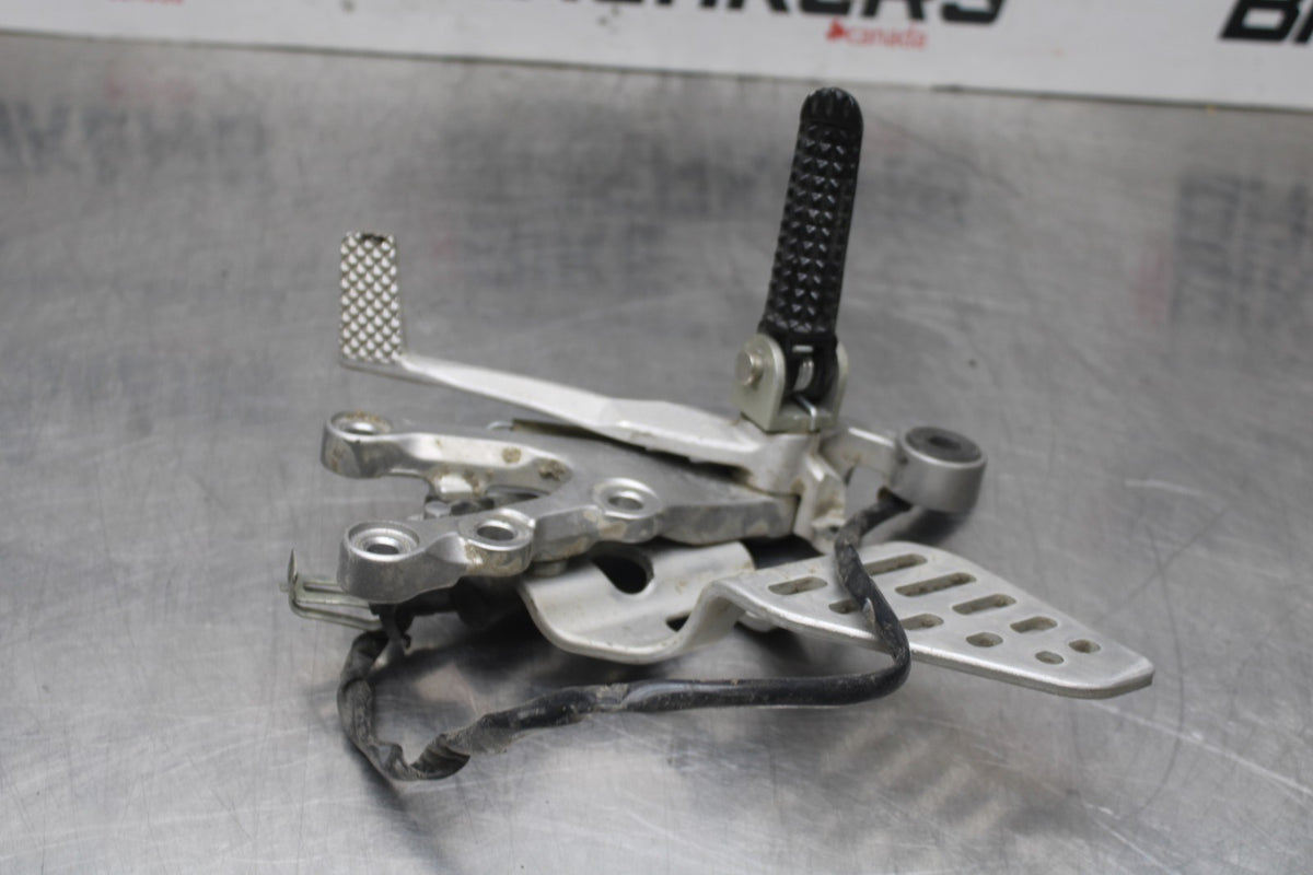08-16 YAMAHA YZF R6 RIGHT REARSET REAR SET DRIVER FOOT PEG REST STOP BB798