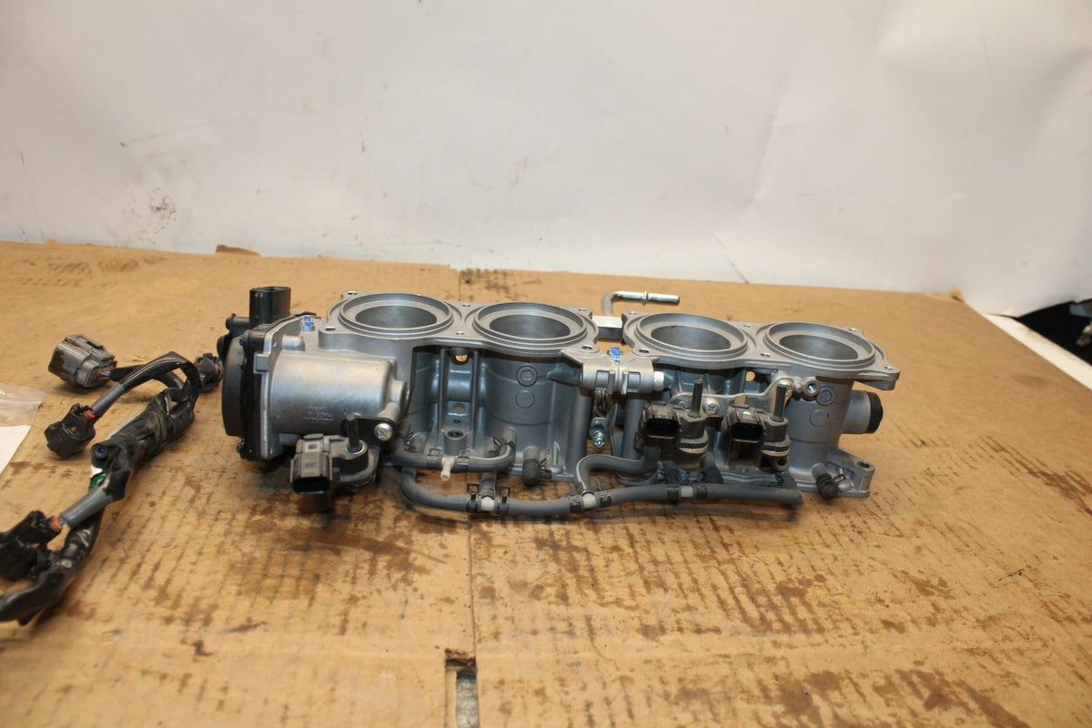 20-22 KAWASAKI Z H2 MAIN FUEL INJECTORS / THROTTLE BODIES BB382